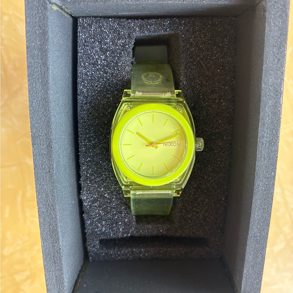New Nixon Medium Time Teller P Watch